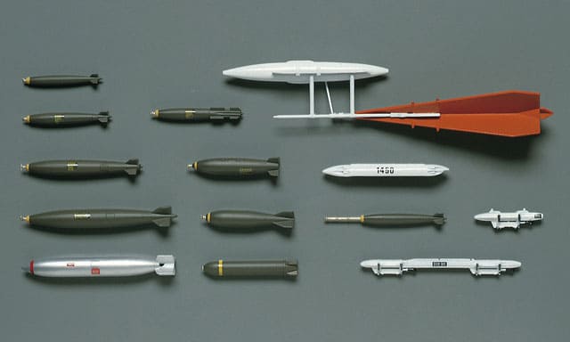 1/48 Aircraft Accessory X48-1 Aircraft Weapons A: U.S. Bombs & Tow Target System